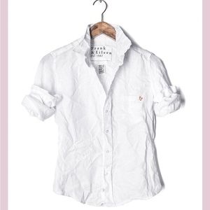 Frank & Eileen Barry shirt in signature crinkle white.